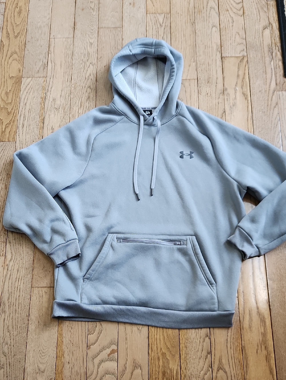 Under Armour Light Gray Men's Pullover Hoodie with Zippered Pocket